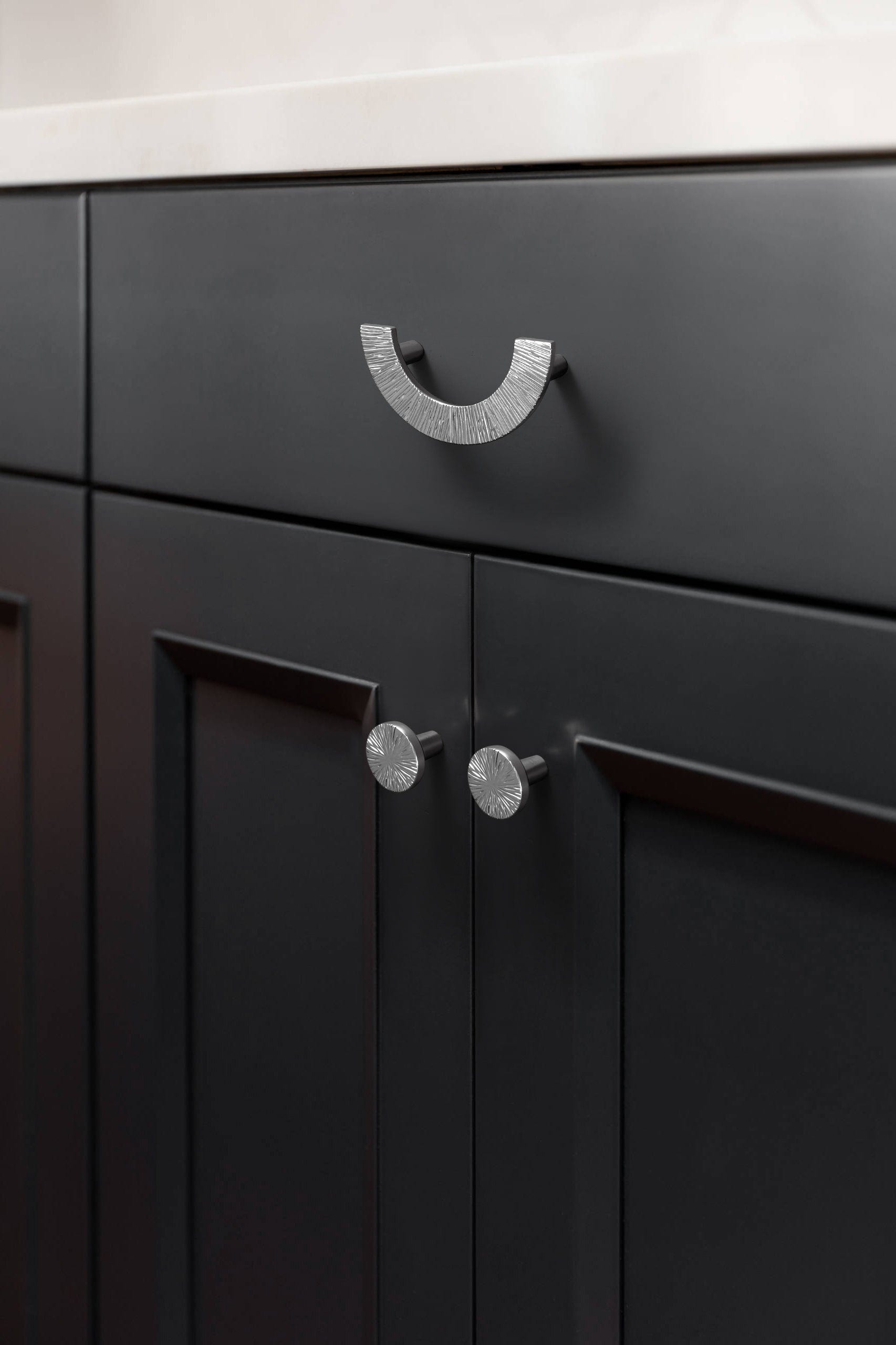 Goo-Ki Striped Hammerline Cabinet Pulls Light Luxury Elegant Kitchen Hardware