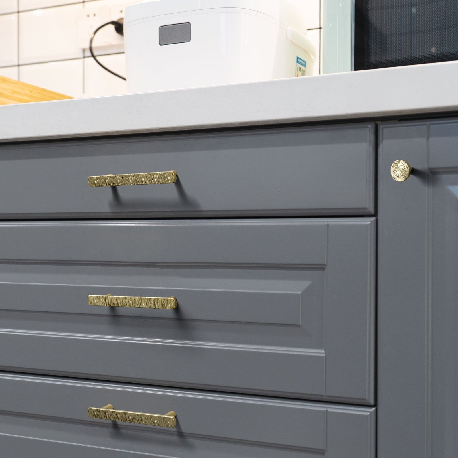 Goo-Ki Striped Hammerline Cabinet Pulls Light Luxury Elegant Kitchen Hardware